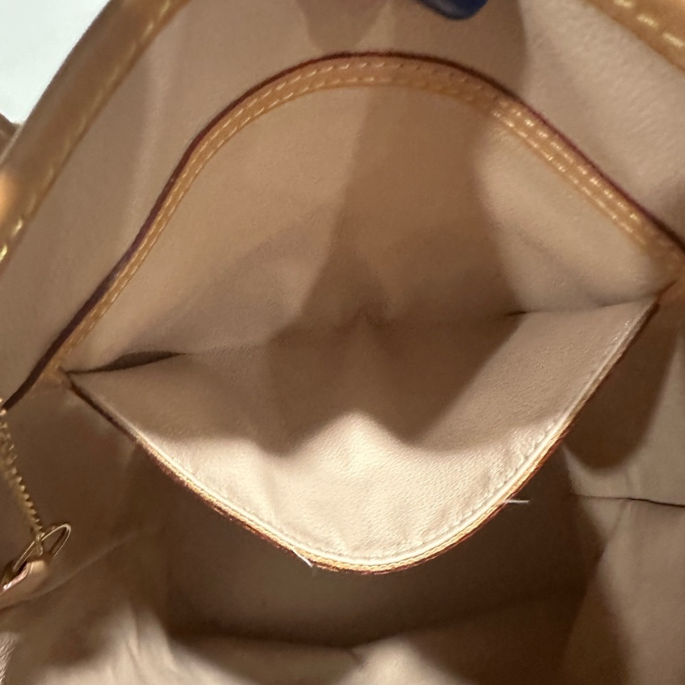 Authentic Louis Vuitton Monogram GM Bucket Bag with pouch. - Picture 10 of 16